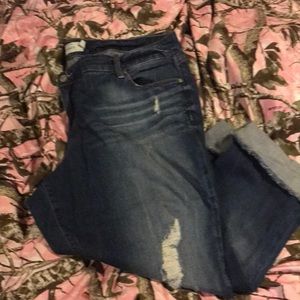 Torrid sz 22 bf jeans w/ destruction 😬